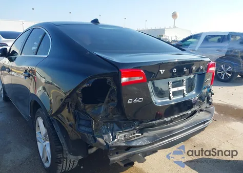 2015 Volvo S60 T5 Premier z USA, uszkodzony, nr VIN YV140MFK7F2368054